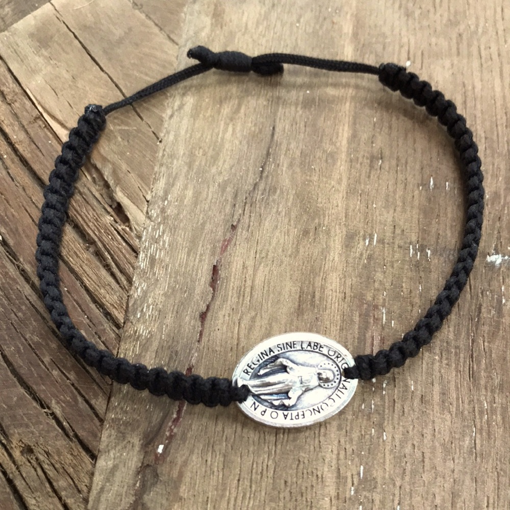 NWOT Virgin Mary metal center Macrame bracelet